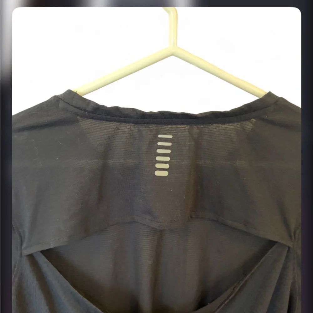 Under Armour Black Long-Sleeve Crewneck Performance Tee - Picture 4 of 7